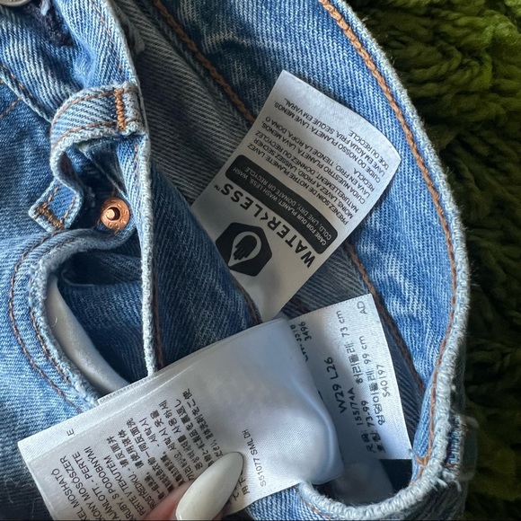 Levi’s Wedgie Straight distressed jeans - Picture 5 of 9